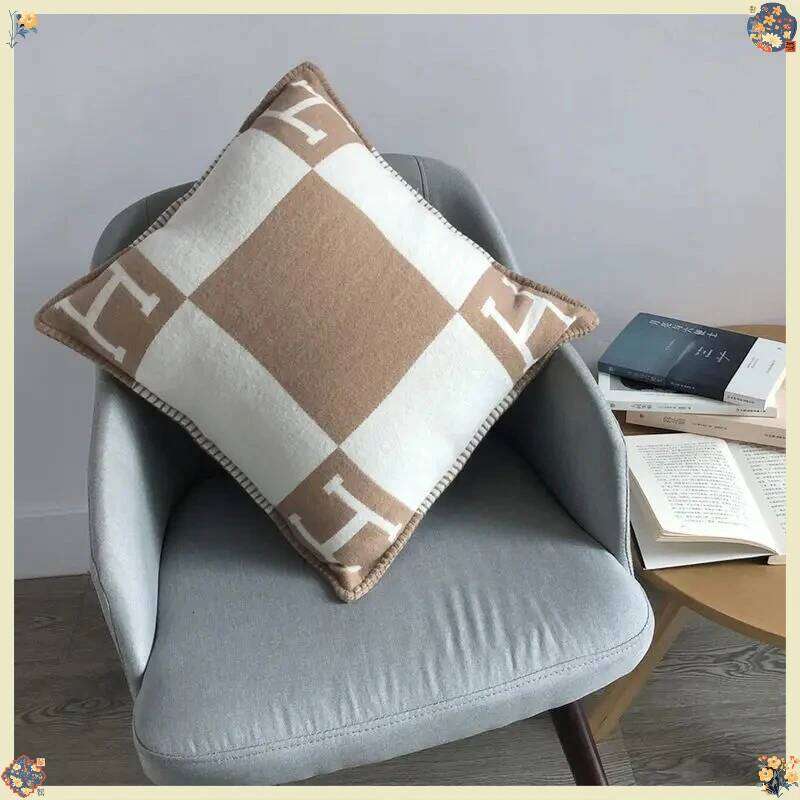 Car throw European and American cover, residential hotel ins wind wool weaving sofa car pillow 26W0318
