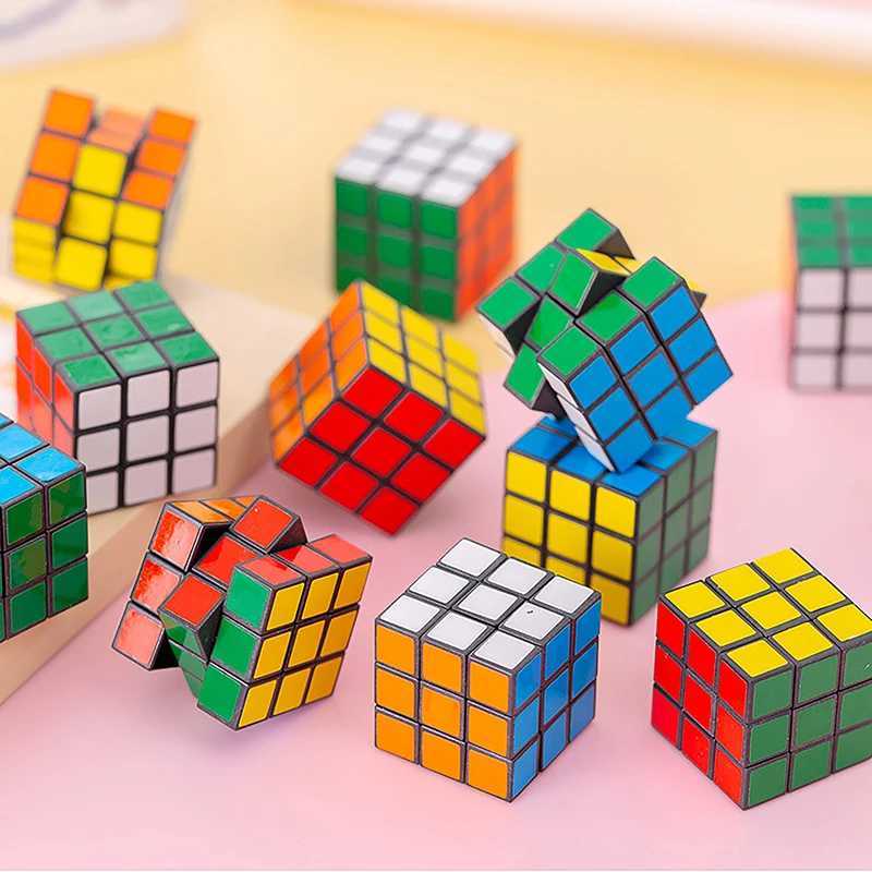 12/24pcs 3cm Mini Magic Cubes Childrens Educational Toys Kindergarten Prizes Kids Birthday Party Gift Bags Pinata Fillers H260314