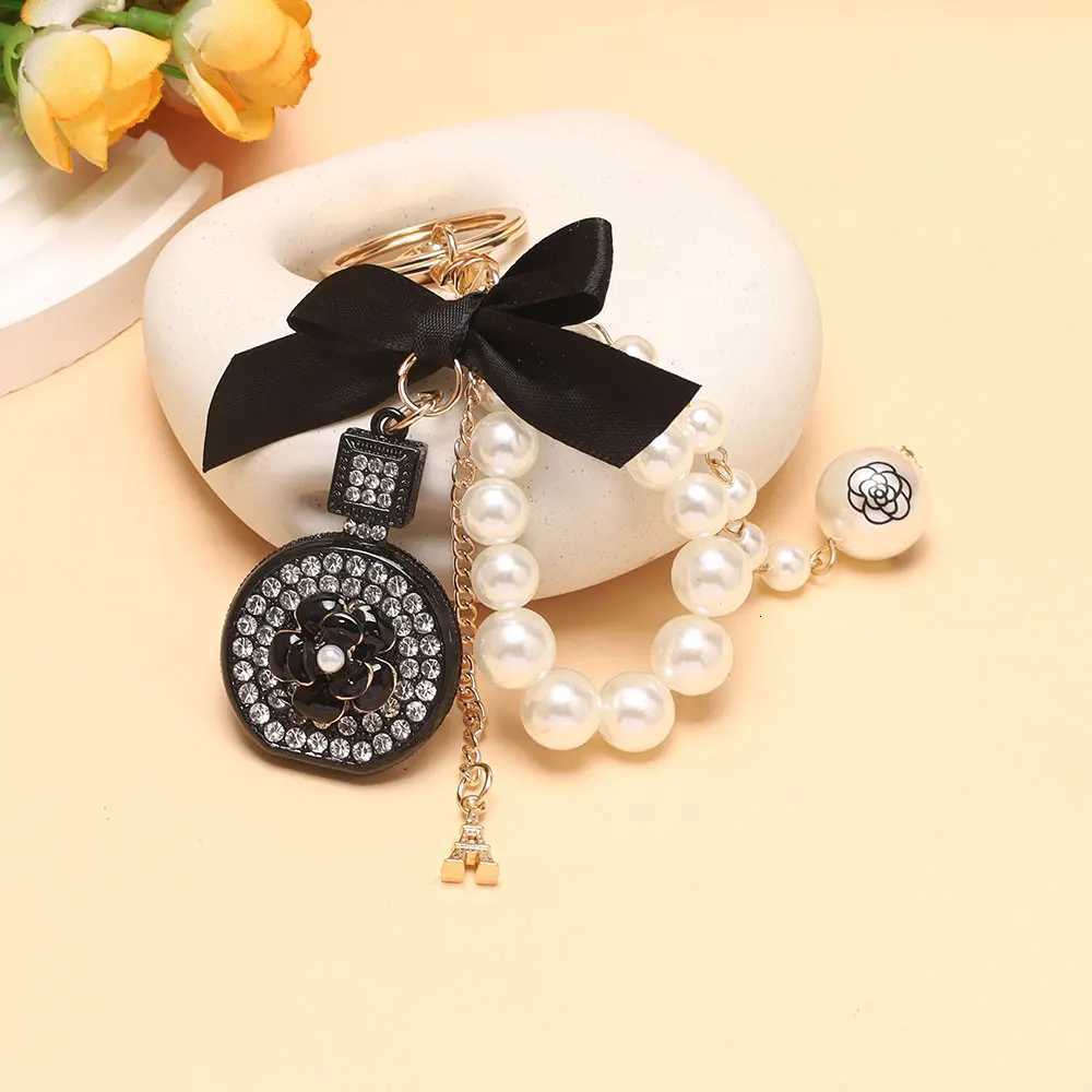 Number 5 Camellia Flower Bag Pendant For Woman Luxury Jewelry Bow Car Keyring Bowknot Camellia Pearl Keychains Bag Decoration H260318 - view 6