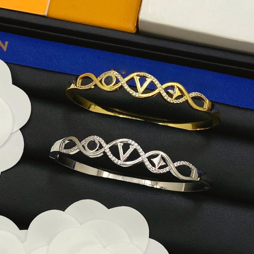Luxury Designer Bracelets Women Hollow Bangle Gold Plated Lovers Bangles Womens Bracelet Party Accessories Gifts