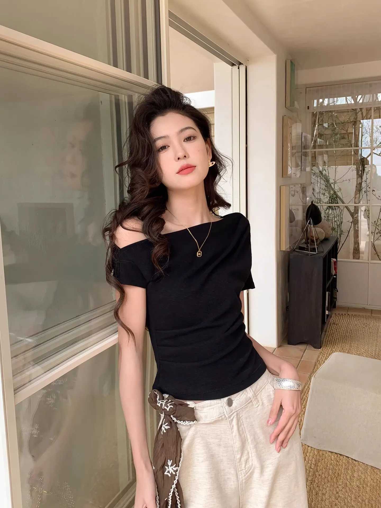 Womens One-Shoulder Short-Sleeved T-Shirt Fitted Stretch Slimming Elegant Top White T-ShirtT260317