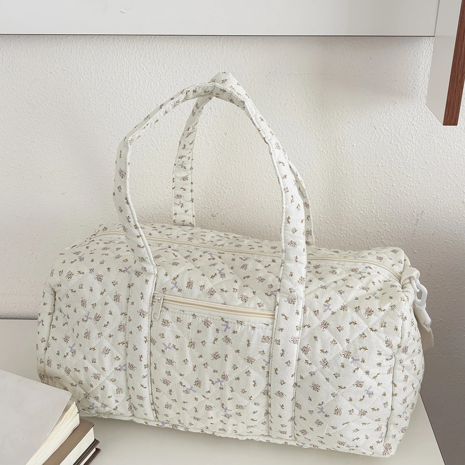 Cotton Quilted Duffle Bag with Zipper Overnight Bag Floral Print Tote Bag for Women Weekend Travel Shopping 260318