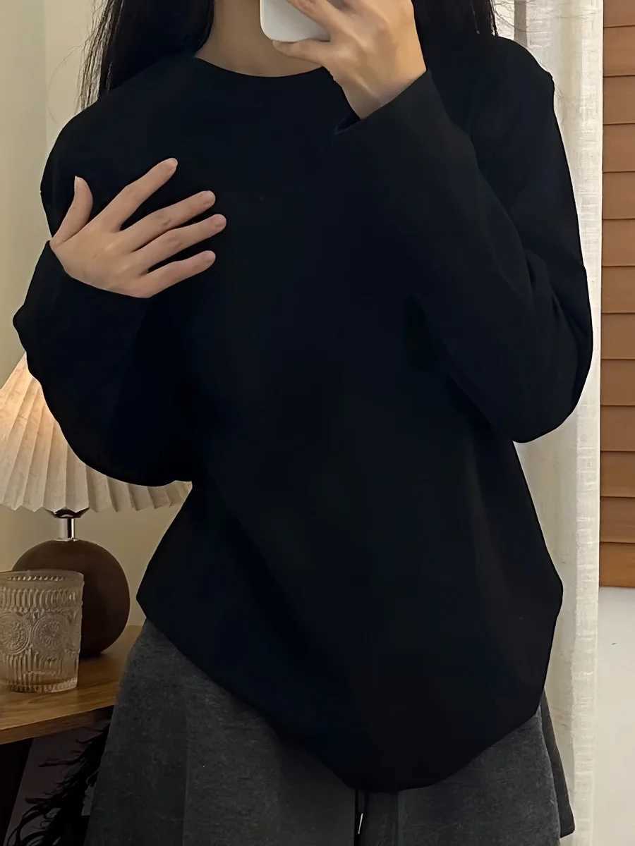 Fashion Autumn Long Sleeve T-Shirt Basic Tee Shirt Oversize Elegant Leisure Women Casual O-neck Tshirt Black White StreetwearT260317