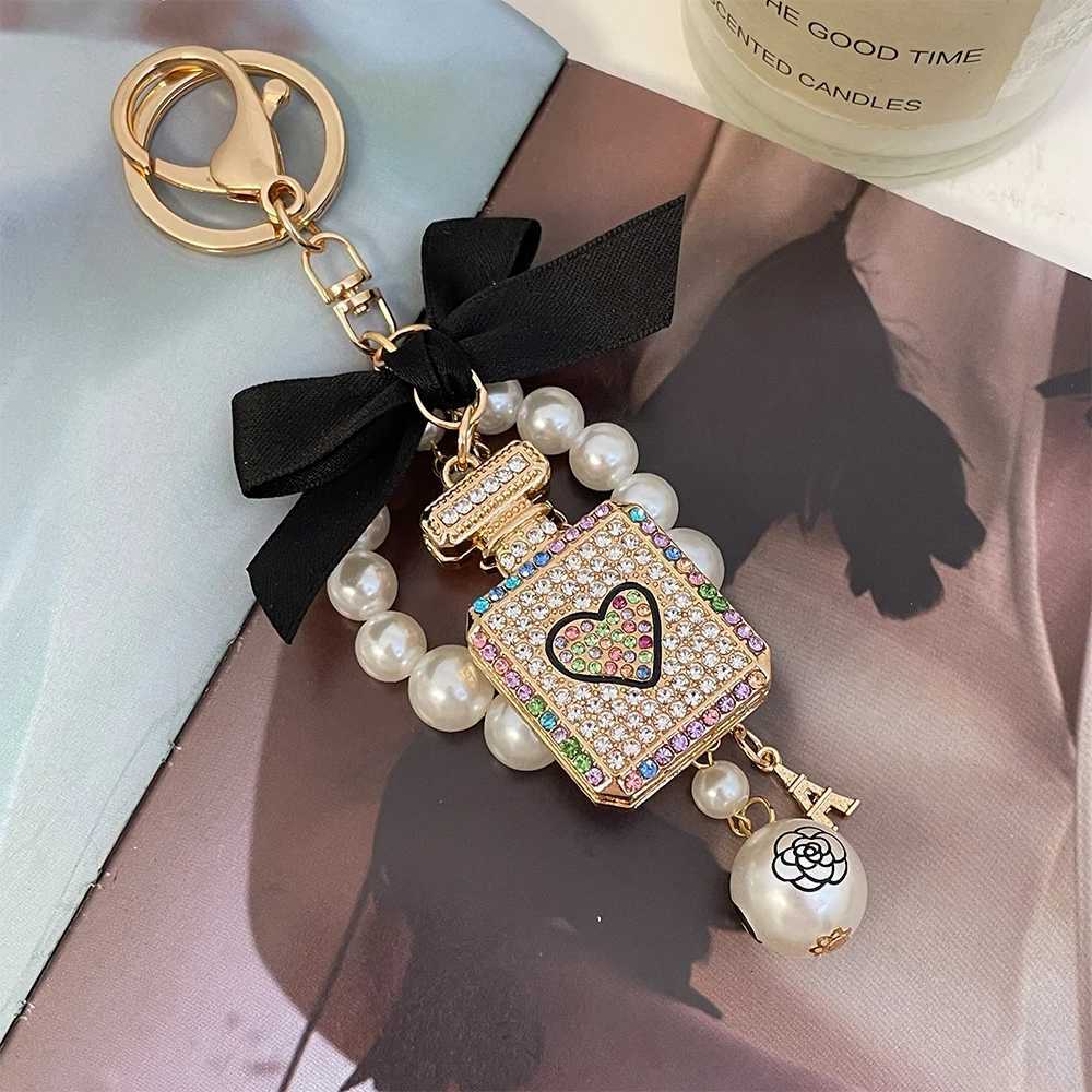 2024 New Luxury Crystal Perfume Bottle Keychain Pearl Bow Key Ring Eiffel Tower Womens Bag Pendant Souvenir Gift H260318 - view 6