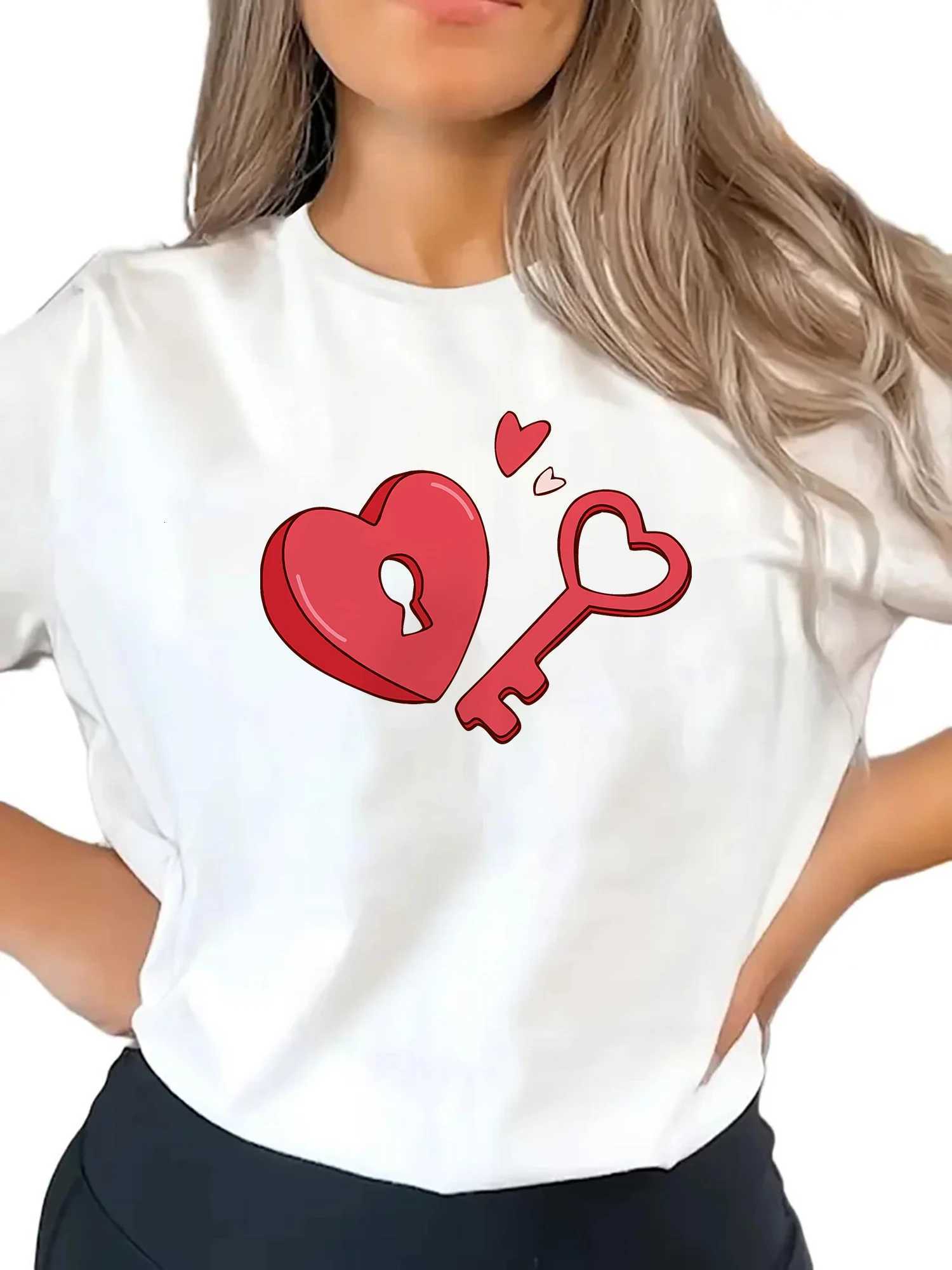 Womens Casual Short Sleeve T-Shirt Printed Loose Round Neck Top Casual Attire Love Lock Design Patterns Comfortable ClothingT260317
