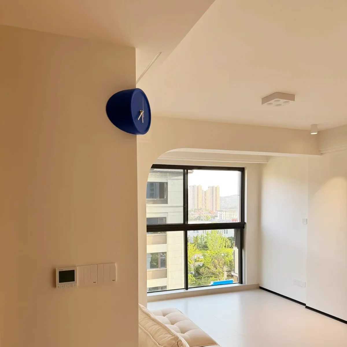 Ins Quiet Wall Clock 8inch Non-Ticking Punch-Free Corner Wall Clock Wall Decor Bedroom Technology Luxury Art Home Decoration D260318