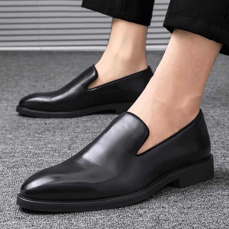 Red Sole Loafers Men Shoes PU Solid Color Fashion Business Casual Party Daily Versatile Simple Lightweight Classic Dress ShoesZ260317