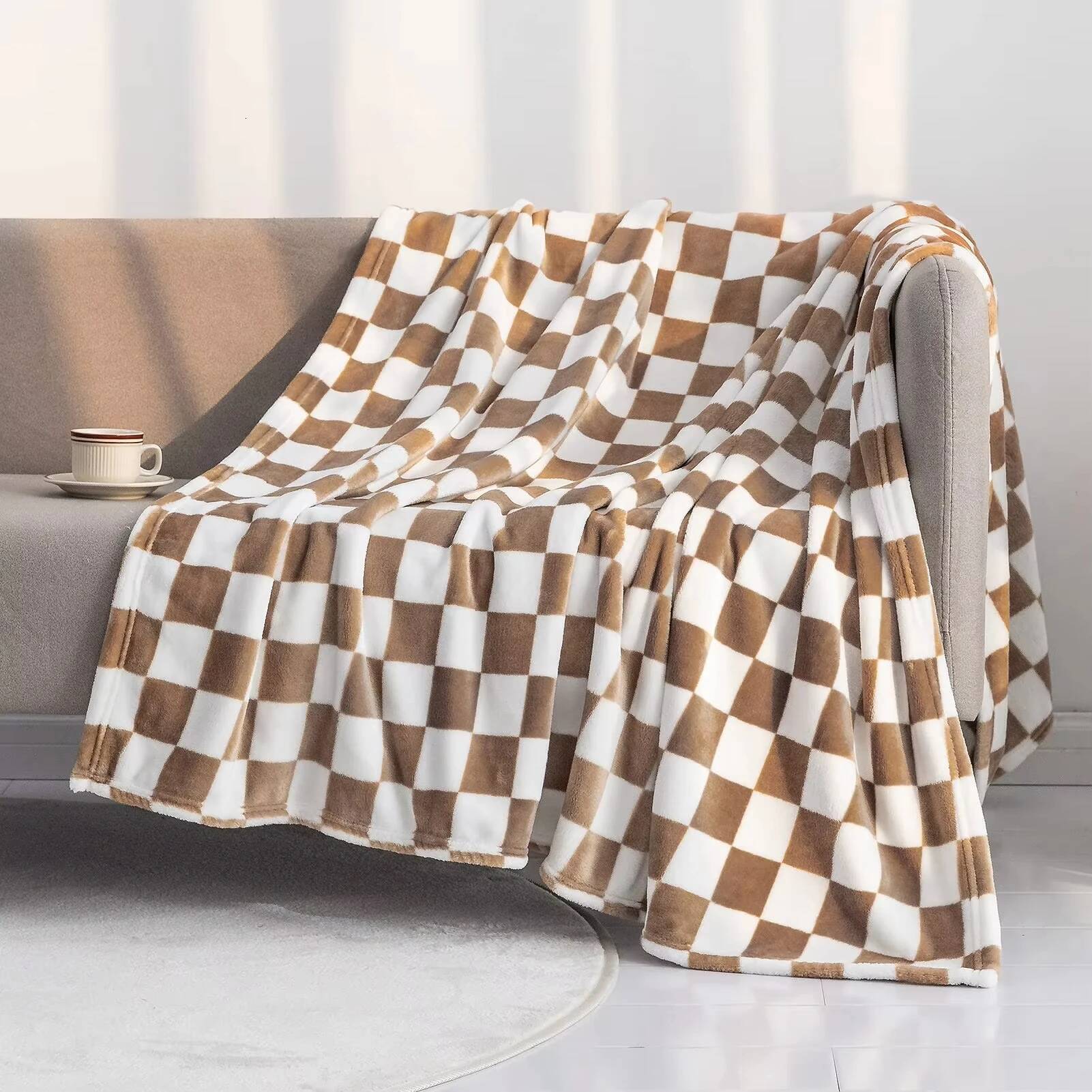 Chic 1pc Checkerboard Flannel Blanket, Retro Geometric & Print Soft Throw for Modern Style Gathering & Home Use Blanket, &