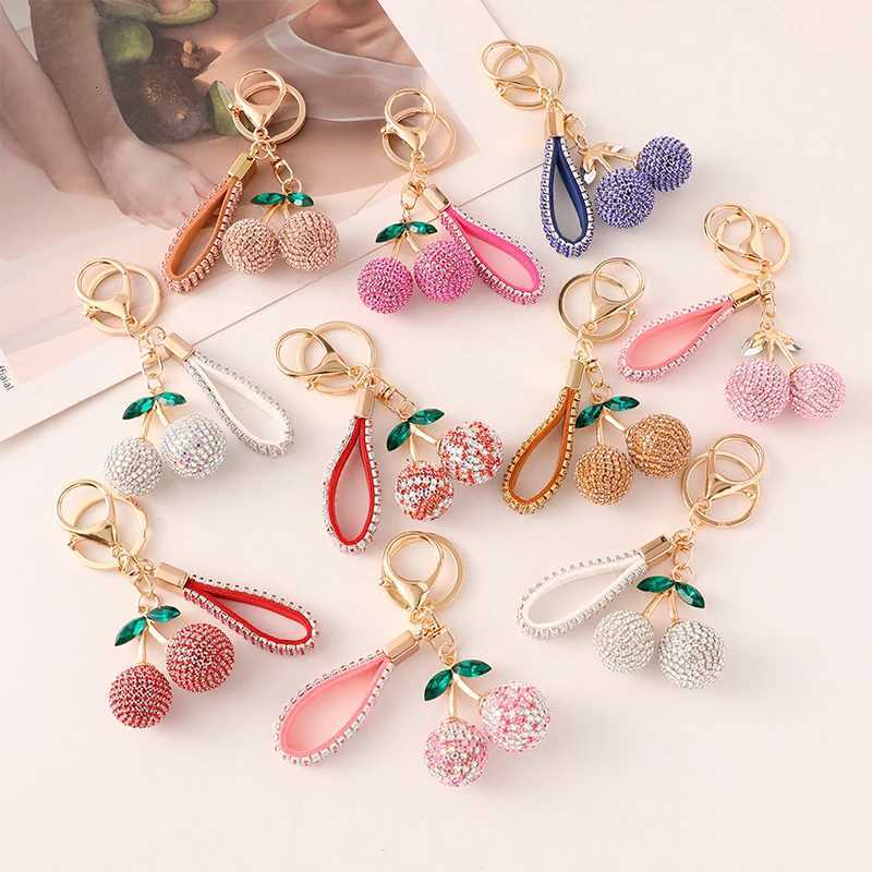 2025 New Cherry KeyChain Claw Chain Craft Full Crystal Rhinestone Womens Luxury Bags Pendant Souvenir Gifts for Family Friend H260318 - view 4