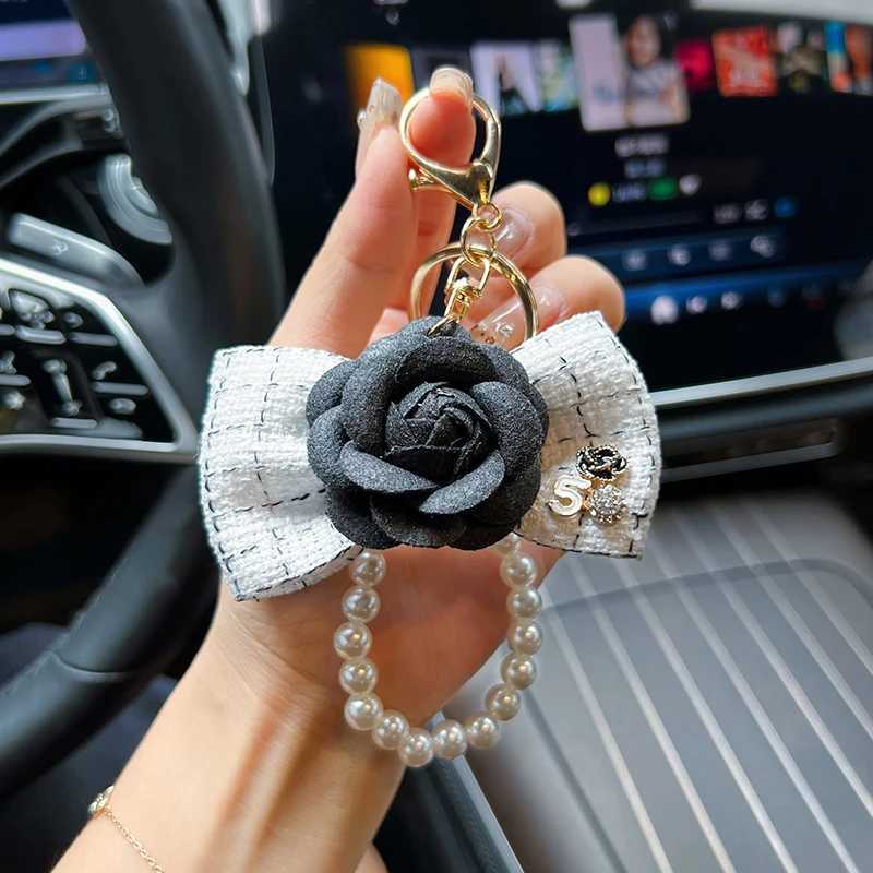 Creative pearl string camellia keychain bow fabric bag keychain pendant fashion car charm H260318 - view 4