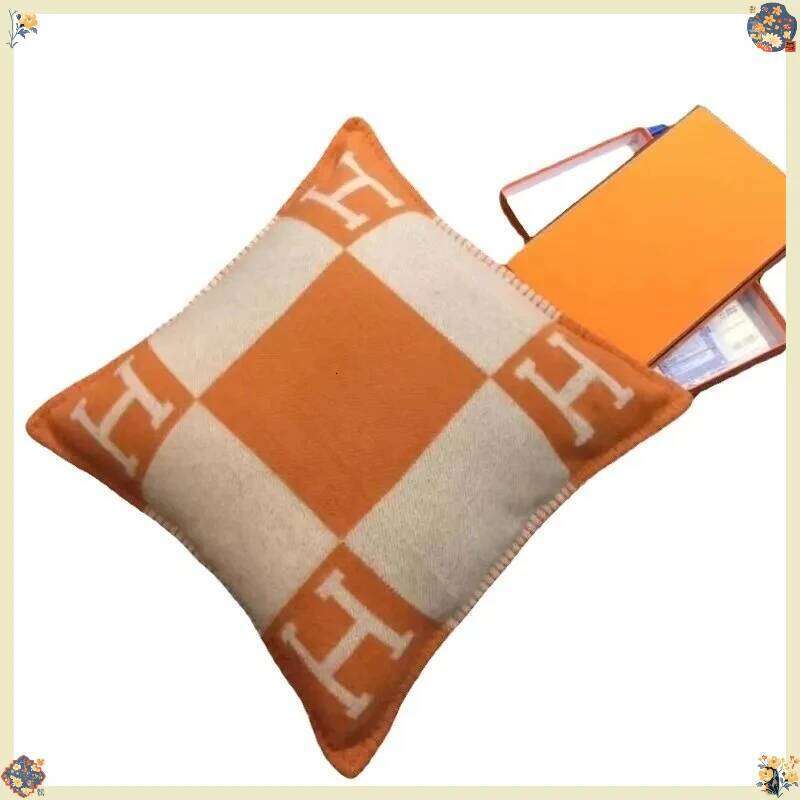 Car throw European and American cover, residential hotel ins wind wool weaving sofa car pillow 26W0318