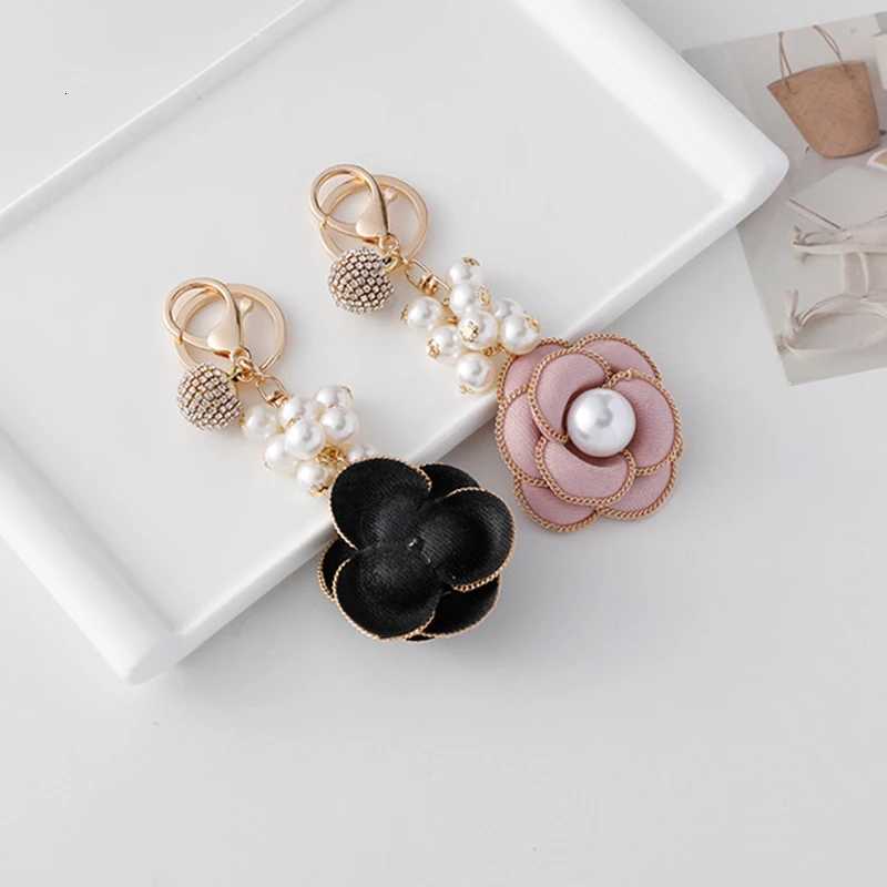 Boutique French Fragrant Breeze Pearl Perfume Chain Camellia Flower Keychain Car Key Bag Charm Women Girl Keyring Gift Jewelry H260318 - view 3