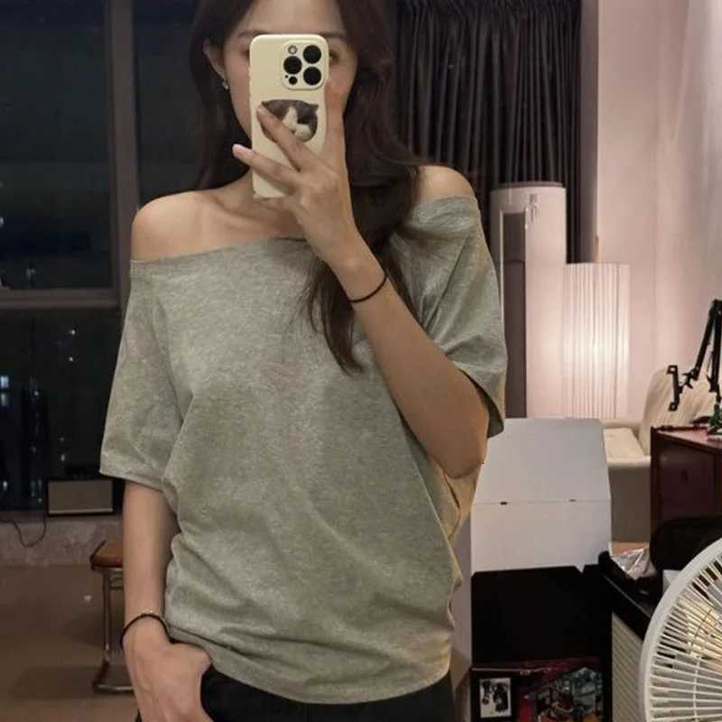 1pcs Summer Women Basic Model Solid Color T-Shirt Lady Short-Sleeved Skew Collar t-Shirt Female Street Style Sexy Slim Fit TeeT260317