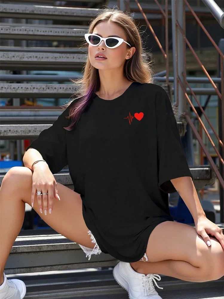 2026 New Trendy Womens T-shirt Classic Black/white Pure Color Short Sleeve Cotton Tees Cute Heart Print Casual TopsT260317