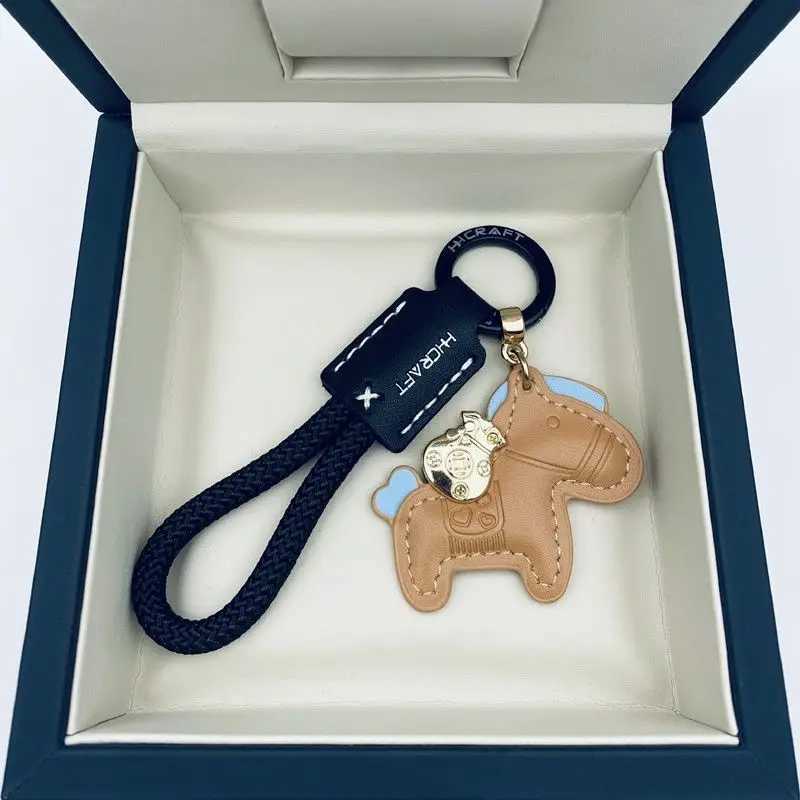 Handmade Leather Car Key Chain Pendant Exquisite and Simple Personalized Key Chain Rope for Men and Women H260318 - view 4