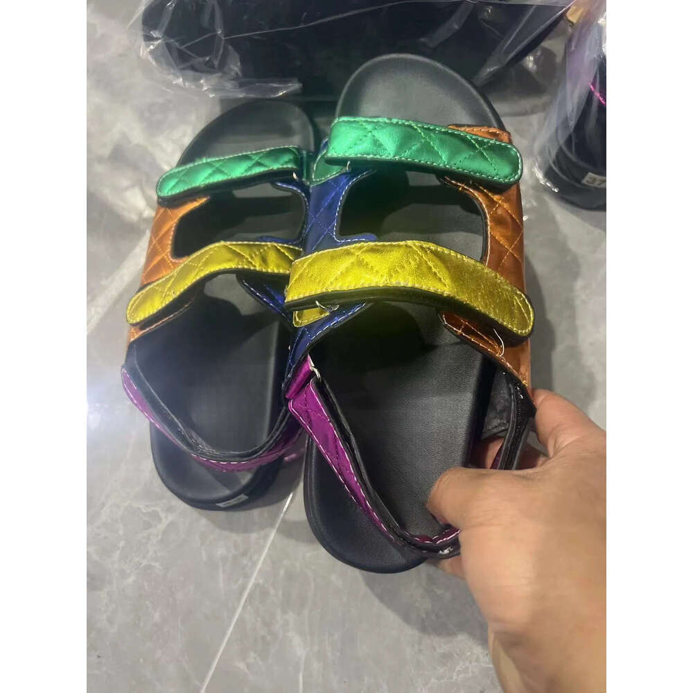 New Kurts Sandal Slide Womens Luxury New Summer Edition Fashion Slippers Thick Bottom Beach Slippers Summer Beach Sandals 34e