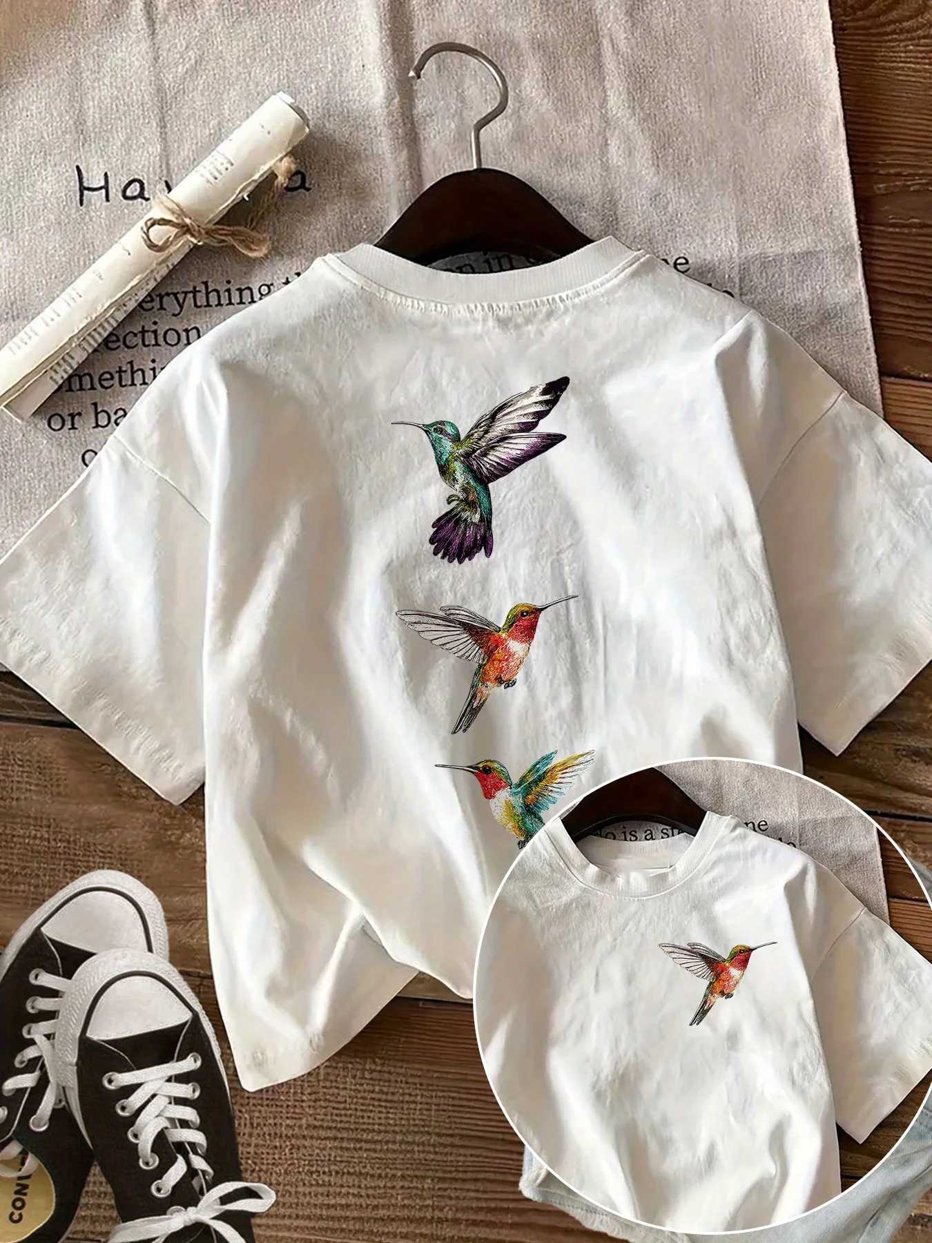 Casual Short-Sleeved Round Neck T-Shirt Featuring a Hand-Painted Hummingbird Design on Both The Front And BackT260317