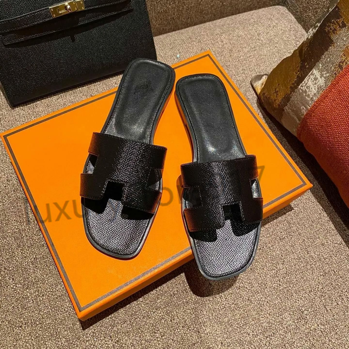 Sandal Beach slippers Classic Flat heel Summer Lazy Designer fashion Cartoon Big Head flops leather lady Slides women shoes Hotel Bath Ladies sexy Slippersa