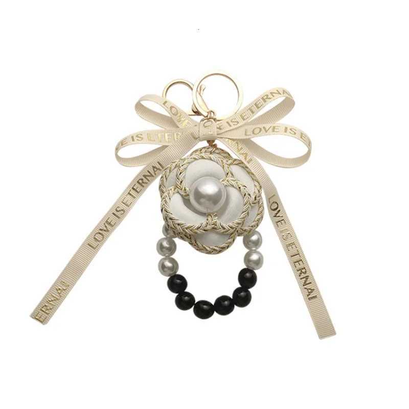 Elegant PU Leather Rose Camellia Flowers Big Pearls Chain Keychain For Women Trinket Ring Car Bag Pendent Charm X458 H260318 - view 7