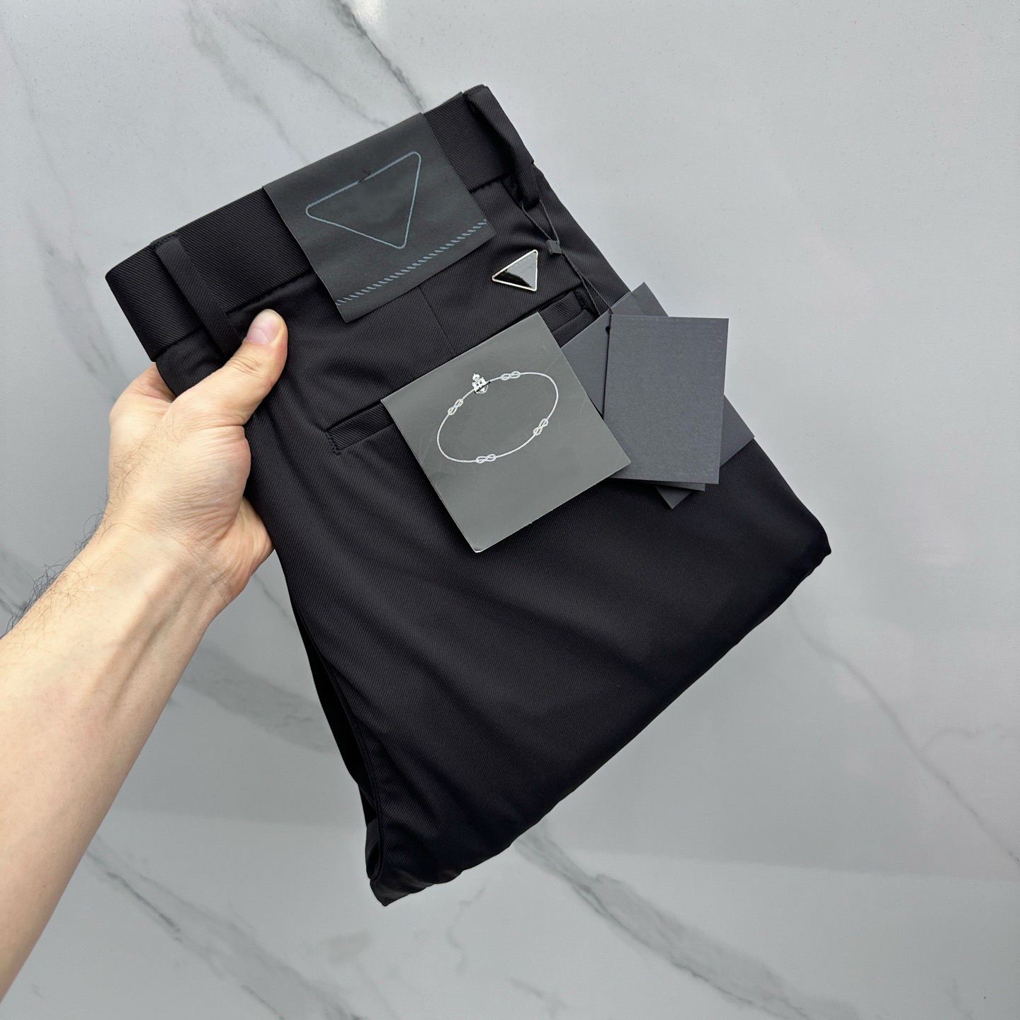 Designer trousers, men's casual pants, men's formal trousers, business style men's trousers, and light summer and spring slim men's trousers in a relaxed and luxurious style