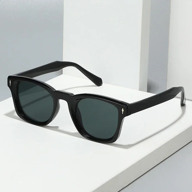 JNPCXI Retro Rivets Square Sunglasse Fashion Gradient Shades UV400 Men Green Black Sun Glasses 260316