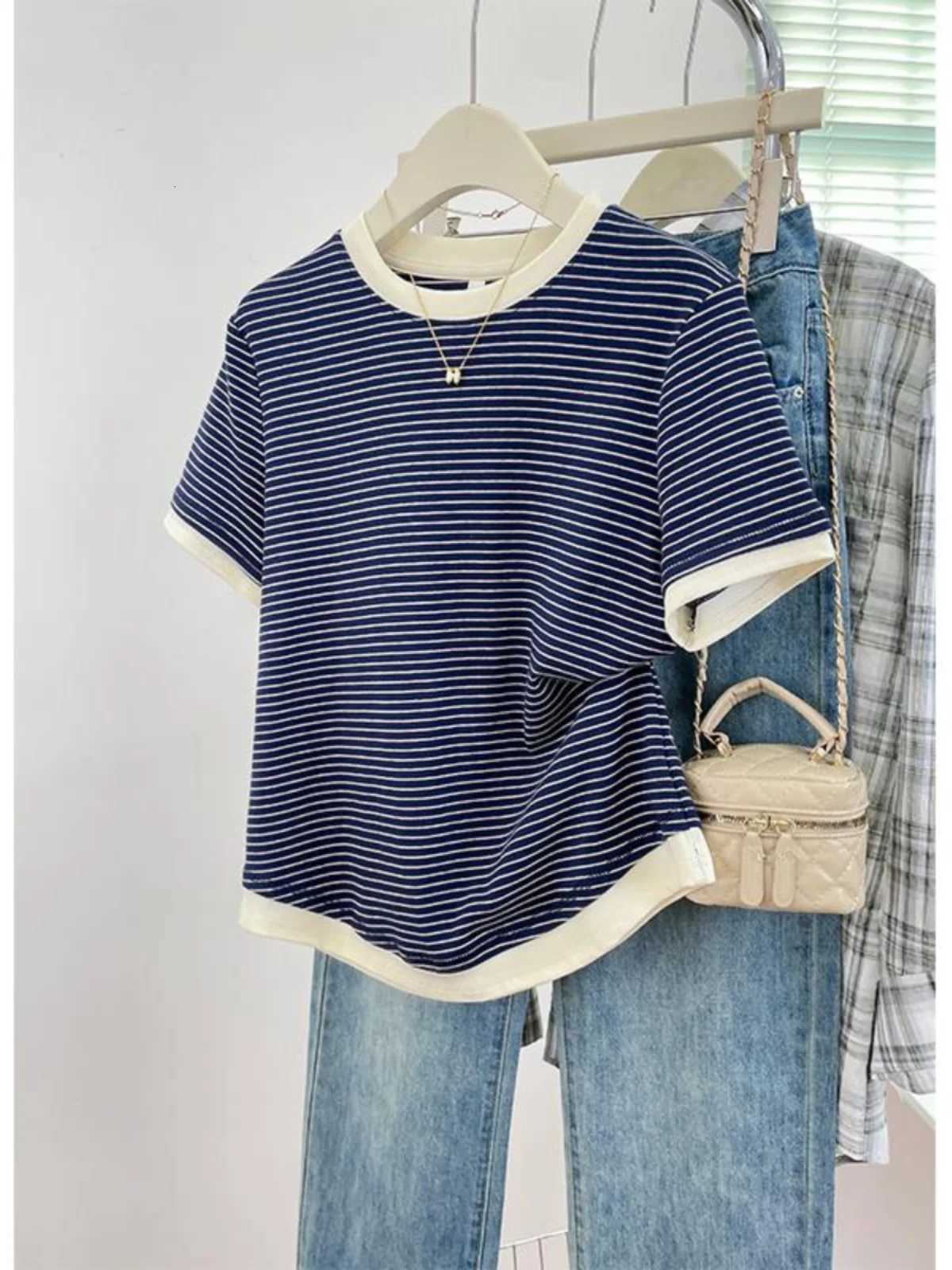 2025 New Womens Loose Fit Stripe ort Sve T-irt Casual Versatile Chic Korean Sle Commute Faion Summer TopT260317