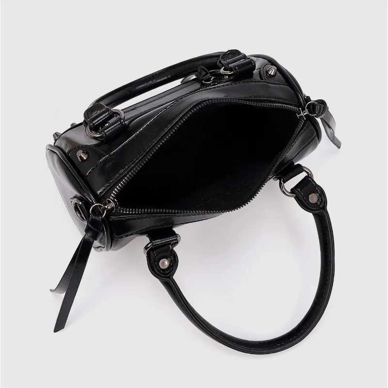 European and American Fashion Rivets Large Capacity Pillow Bag Bowling Motorcycle Handbag Single Shoulder Crossbody Womens BagZ260317