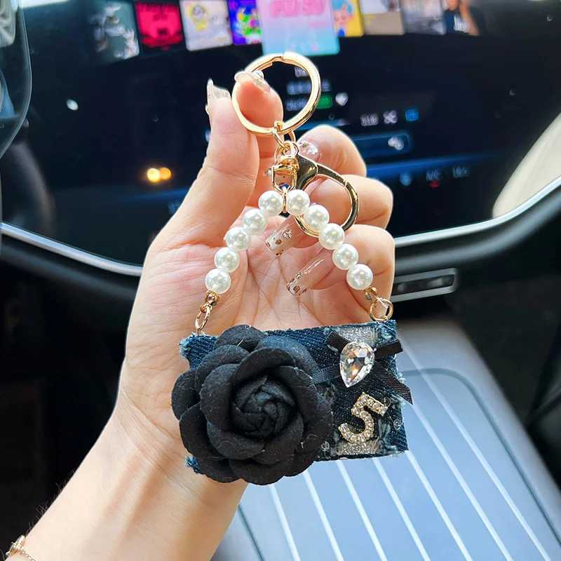 Elegant Demin Rose Camellia Flowers Imitation Pearls Chain Keychain For Women Trinket Ring Car Bag Pendent Charm X471 H260318 - view 4
