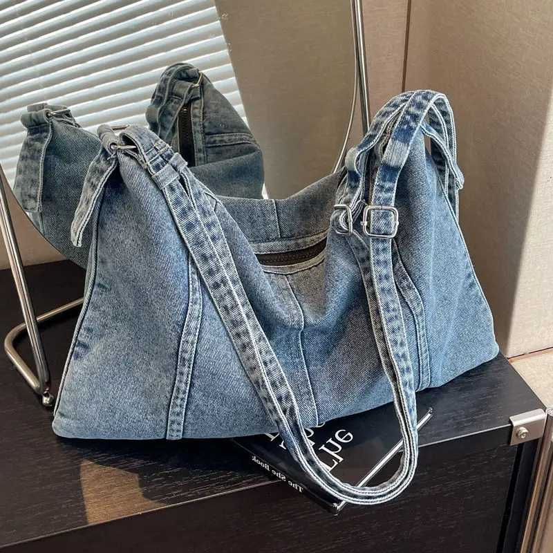 Denim Shoulder Bags for Women Soft Hobos Handbag with Zipper Female Foldable Crossbody Purse Female Travel Bag in Blue BlackZ260317