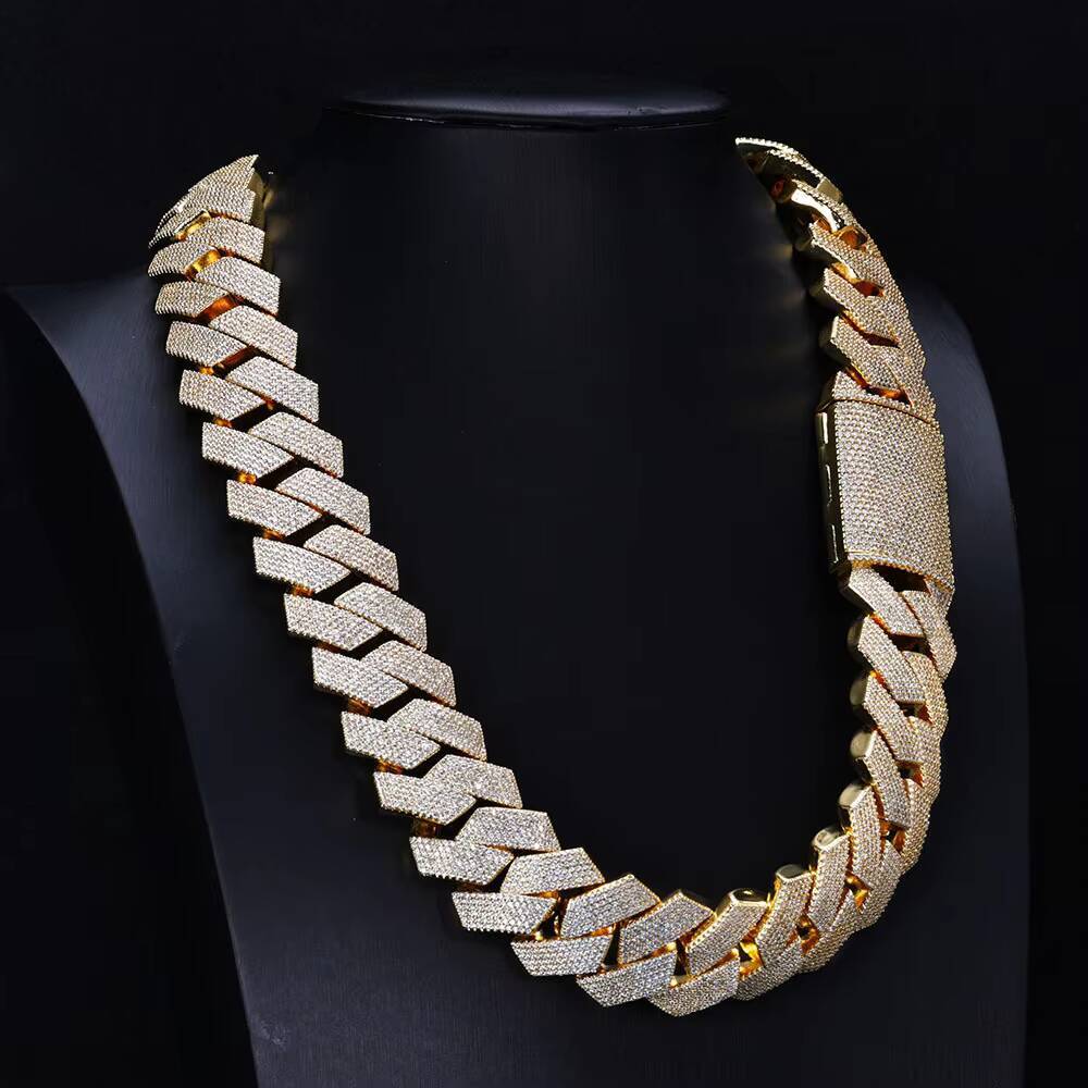 Triple Bandsterlink Chain Necklace: Realistic Diamond-Like Finish & Comfortable Fit