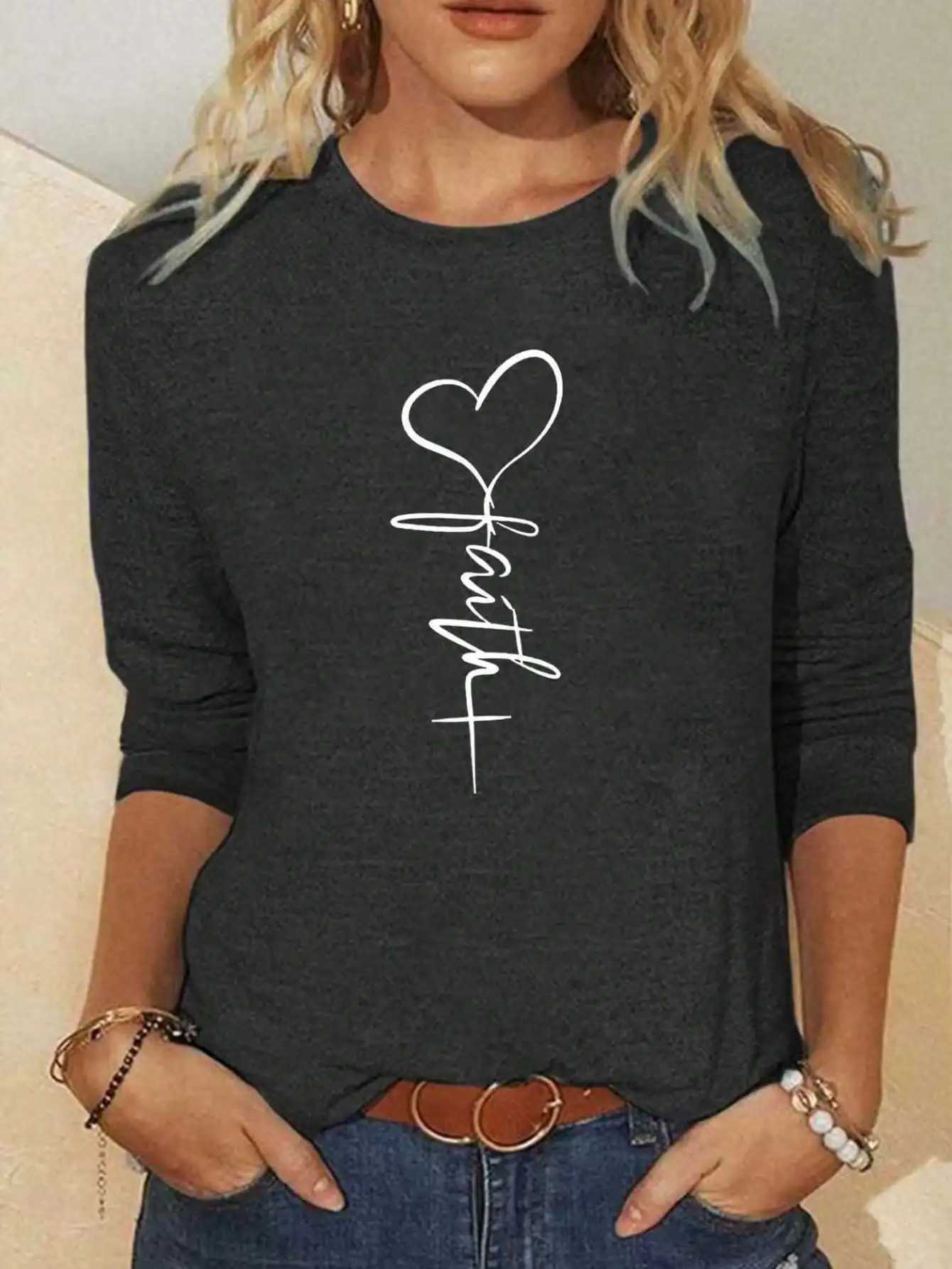 Womens long sleeved loose round neck top elegant solid color polyester knitted T-shirt autumn and winter fashion heart patternT260317