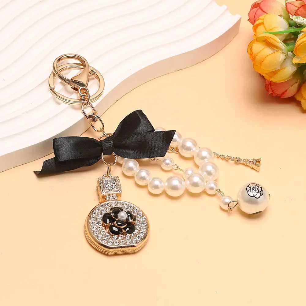 Number 5 Camellia Flower Bag Pendant For Woman Luxury Jewelry Bow Car Keyring Bowknot Camellia Pearl Keychains Bag Decoration H260318 - view 5