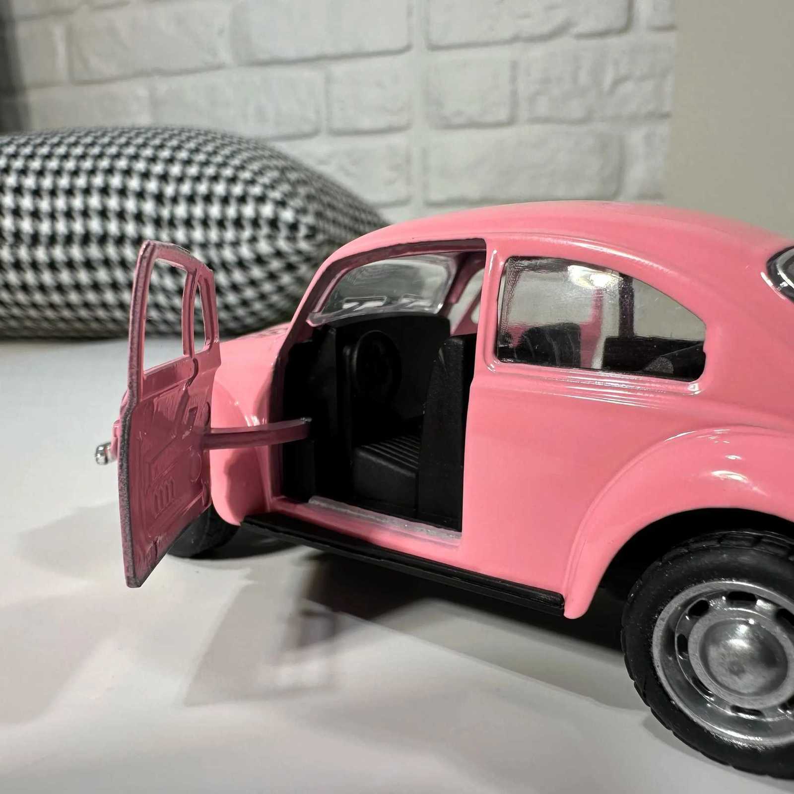 136 Alloy Pull-Back Beetle Car Toy - Double Door Trolley ModelCollectible Diecast Vehicle for Boys Kids Durable Metal Body Y260316