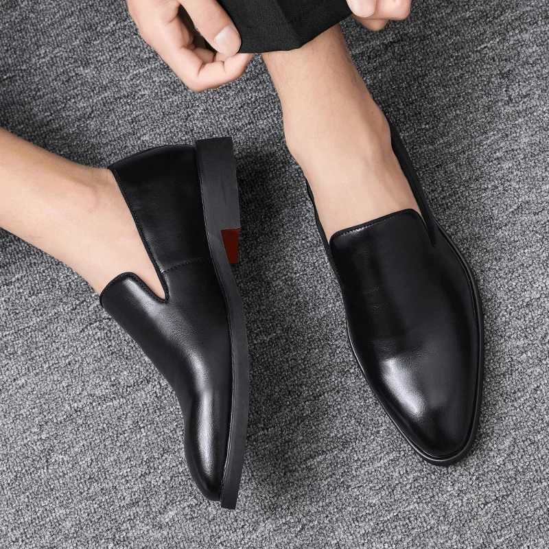 Red Sole Loafers Men Shoes PU Solid Color Fashion Business Casual Party Daily Versatile Simple Lightweight Classic Dress ShoesZ260317