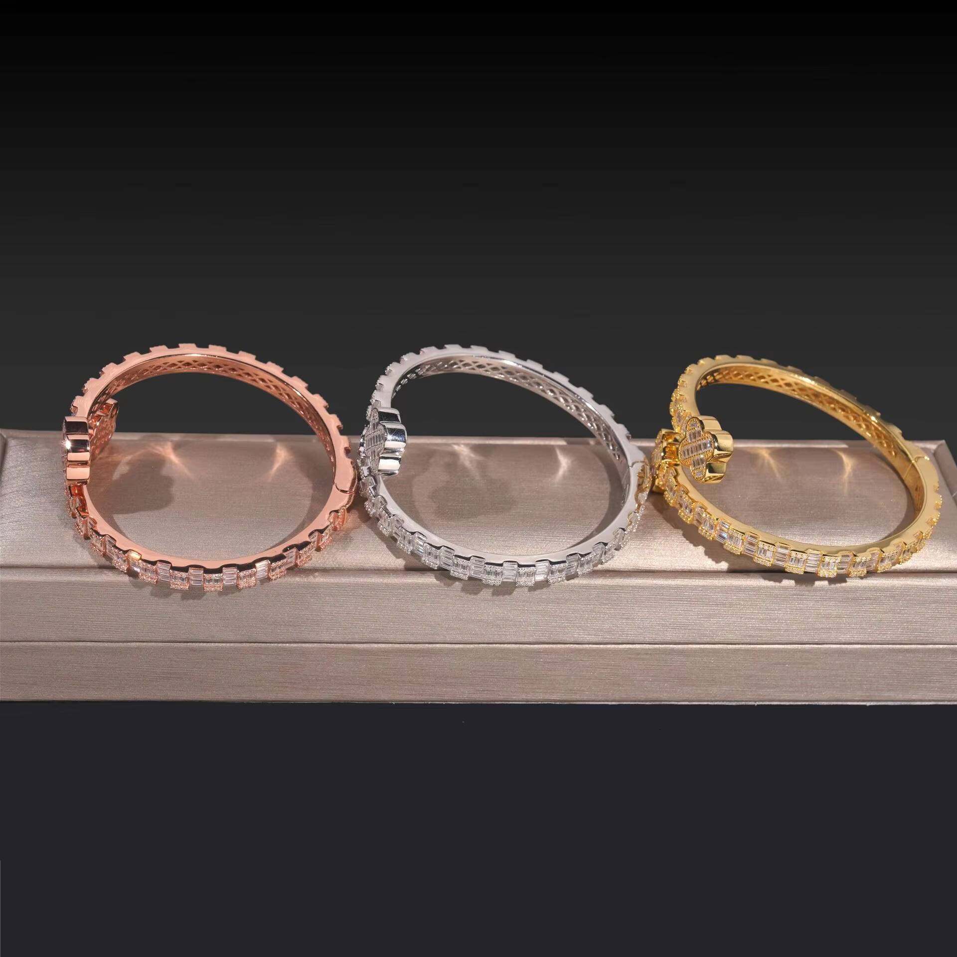 Iced Out S925 Silver Four Leaf Clover Design VVS Moissanite Diamond Bracelet Fine Jewelry Passes Diamond Tester