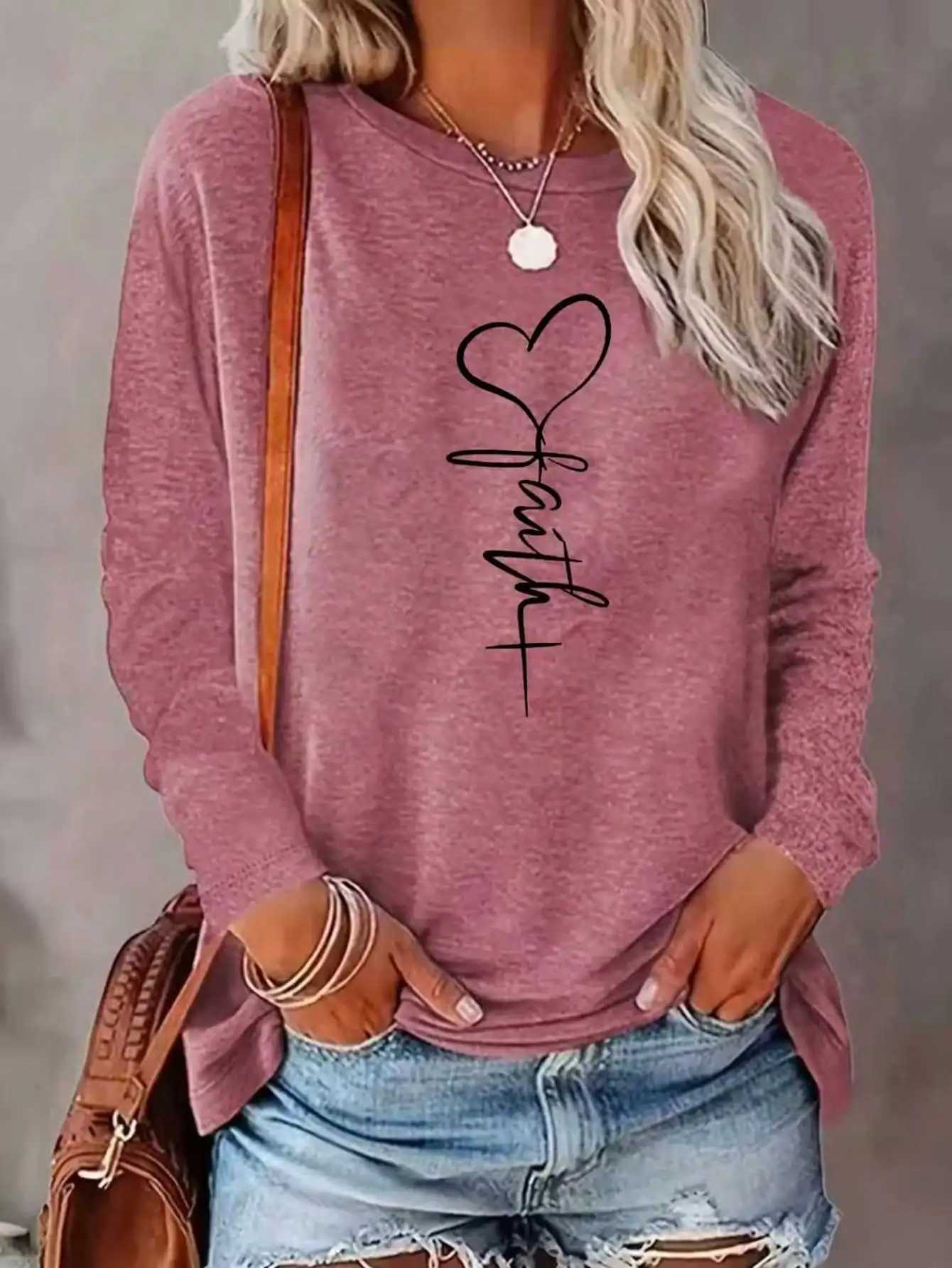 Womens long sleeved loose round neck top elegant solid color polyester knitted T-shirt autumn and winter fashion heart patternT260317