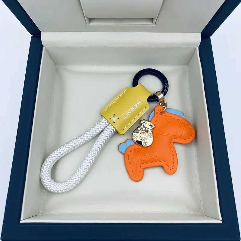 Handmade Leather Car Key Chain Pendant Exquisite and Simple Personalized Key Chain Rope for Men and Women H260318 - view 3