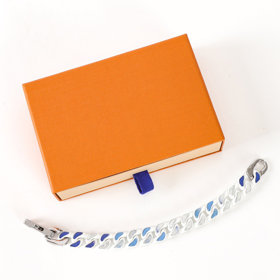 Designer Fashion Classic Bracelet Designer Charm Bracelets Trend Accessories Design For Man Woman Jewelry Titanium Steel with Diamond