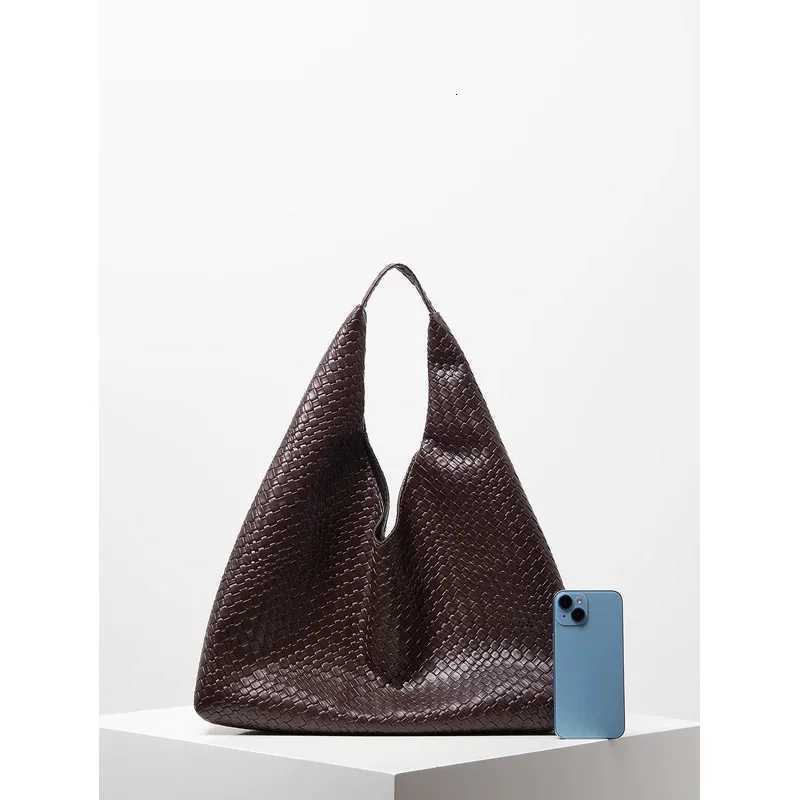 Minimalist Retro Hobo Bag for Women - Large Elegant Tote for Work Travel GroceriesZ260317