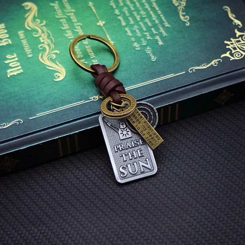 DARK SOULS Leather Pendant Keychain Game Peripherals Accessories Antique Sun Knight Key Chain Men Key Chains Ring llaveros H260318 - view 4