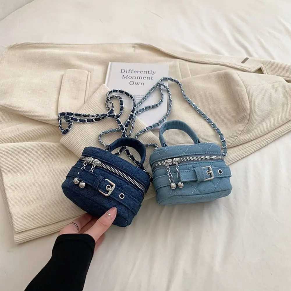New Large Capacity Bucket Small Bag Portable Denim Lipstick Accessory Bag Blue zipper Denim Chain Bag WomenZ260317