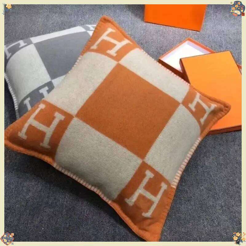 Car throw European and American cover, residential hotel ins wind wool weaving sofa car pillow 26W0318