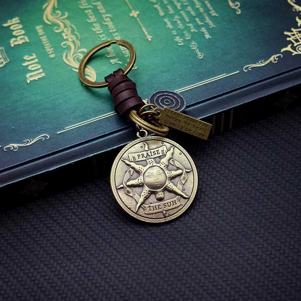 DARK SOULS Leather Pendant Keychain Game Peripherals Accessories Antique Sun Knight Key Chain Men Key Chains Ring llaveros H260318 - view 6