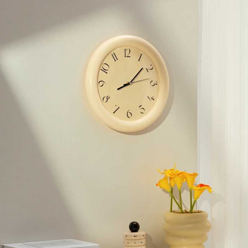 EpeiusHomeIns Nordic Minimalist Cream Japanese Retro Style Chubby Round Wall Clock D260318