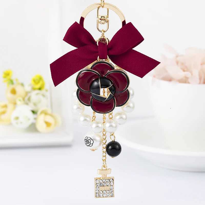 2022 new fashion Traditional Luxury AccESSories Glitter Keychain Camellia Lucky Keychain Wedding Gifts for Guests H260318 - view 4