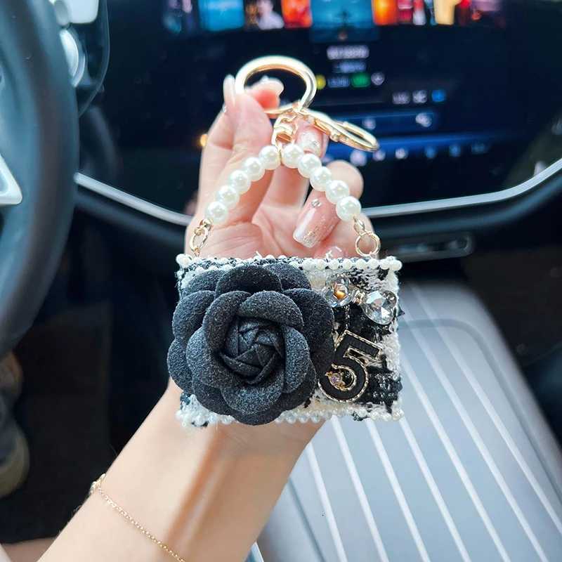 Creative Camellia Fragrant Bag Model Pendant Fashion Fragrant Style Pearl Keychain Bag Pendant H260318 - view 5