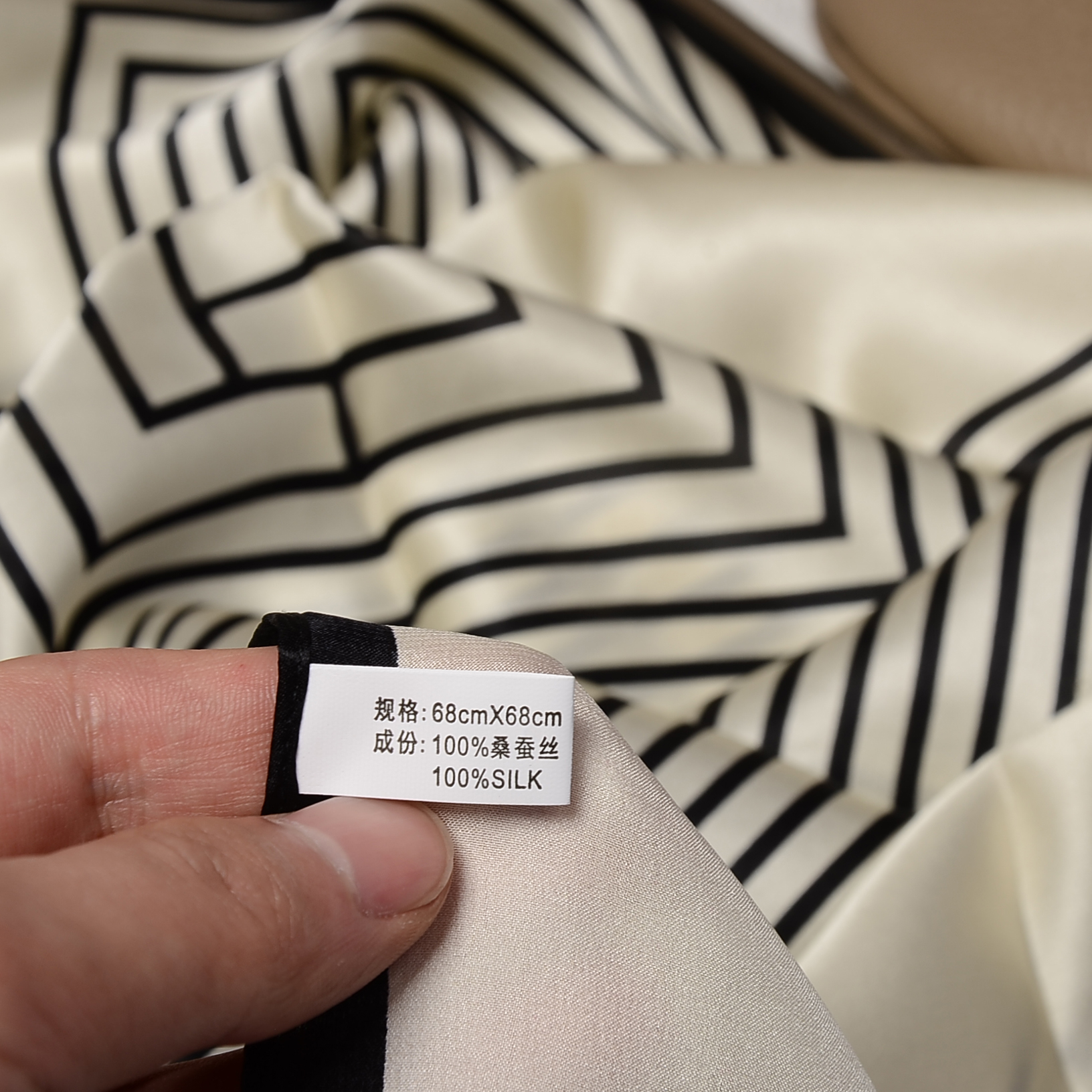 New spring women's silk scarf, 100% mulberry silk, 70 square scarf, whitening, fashionable, neck protection, small neckerchief