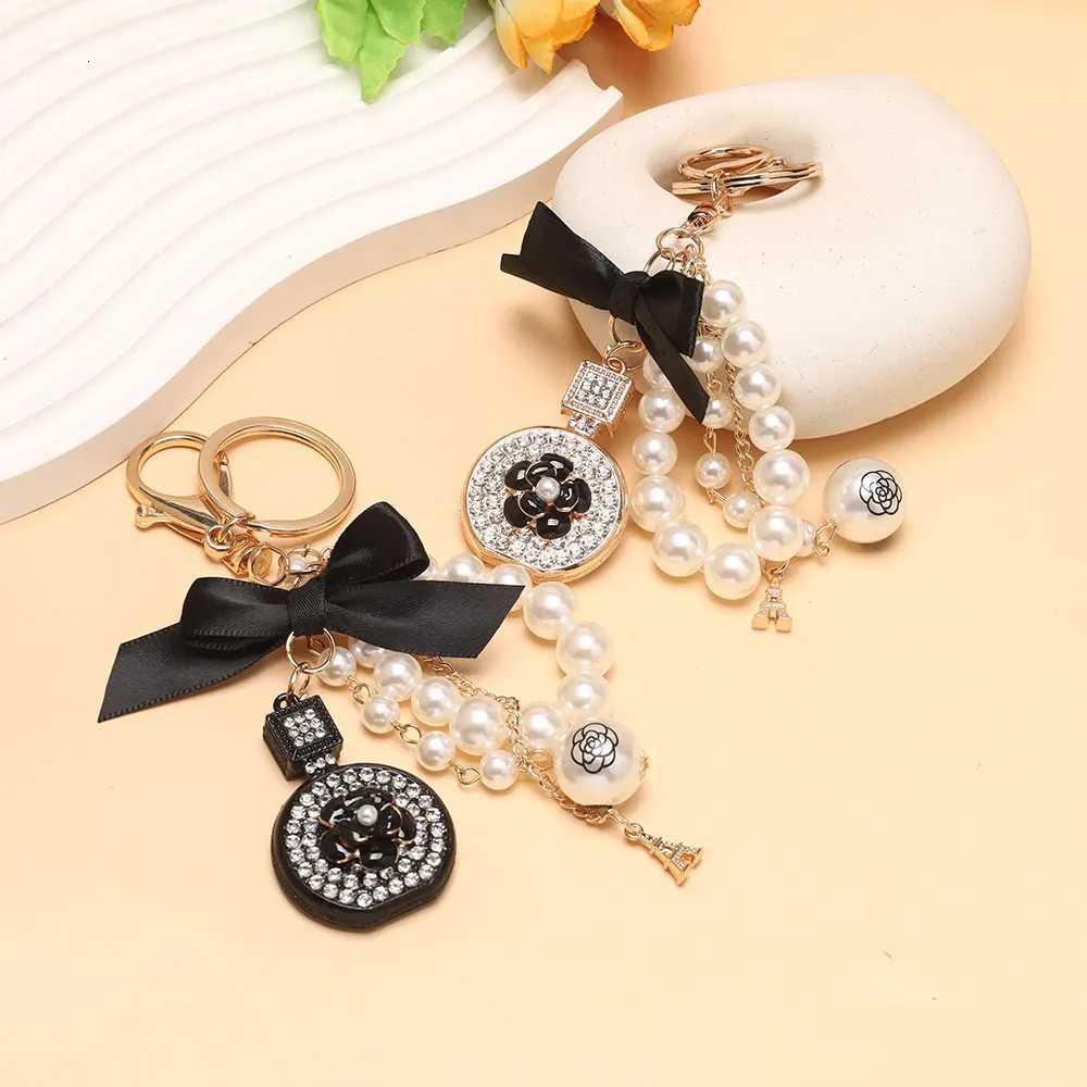 Number 5 Camellia Flower Bag Pendant For Woman Luxury Jewelry Bow Car Keyring Bowknot Camellia Pearl Keychains Bag Decoration H260318 - view 3