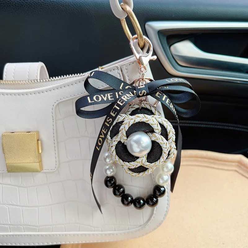 Elegant PU Leather Rose Camellia Flowers Big Pearls Chain Keychain For Women Trinket Ring Car Bag Pendent Charm X458 H260318 - view 6