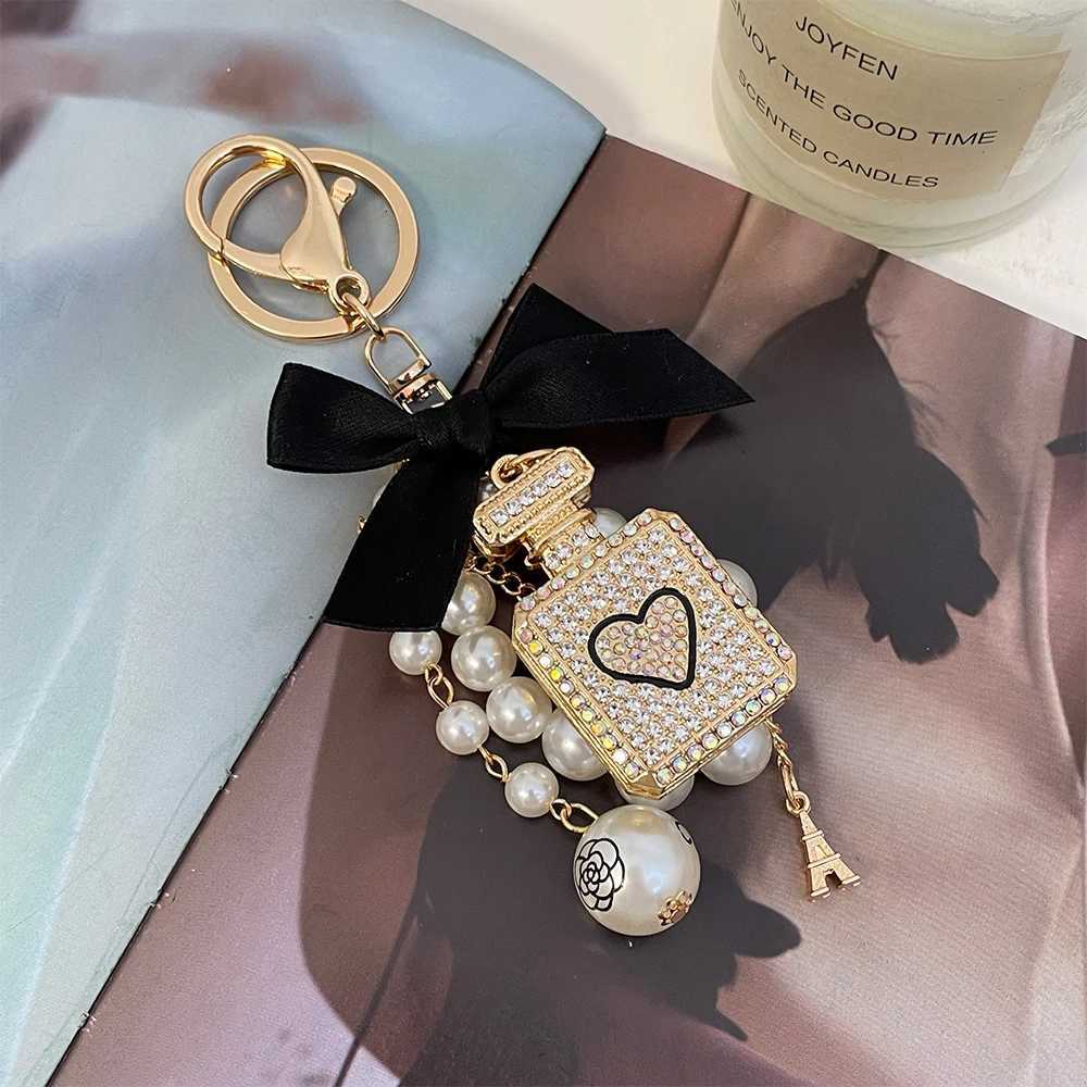 2024 New Luxury Crystal Perfume Bottle Keychain Pearl Bow Key Ring Eiffel Tower Womens Bag Pendant Souvenir Gift H260318 - view 5